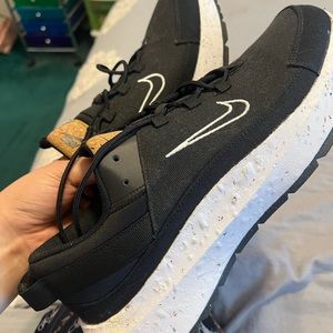 New Nike shoes with no box or tags